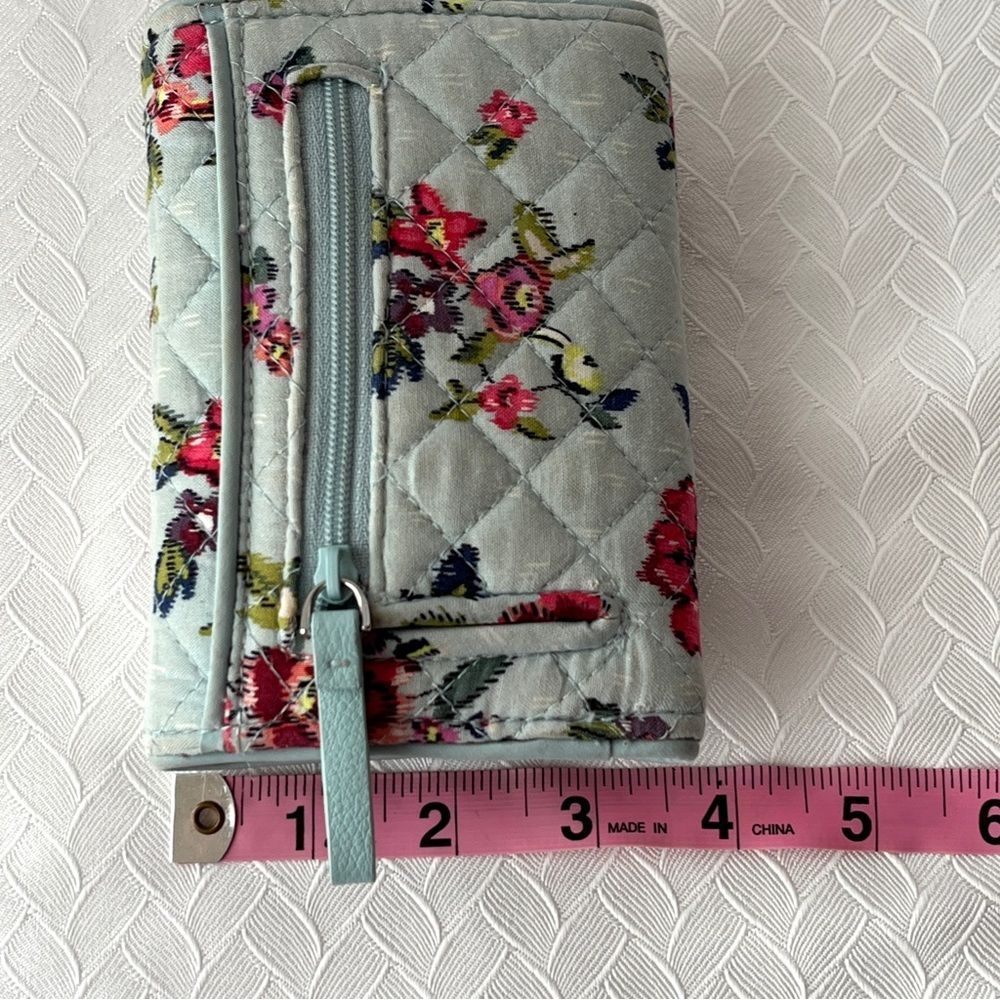 Vera Bradley Rfid Riley Compact Wallet In Water Bouquet Floral Cottagecore - Picture 6 of 6